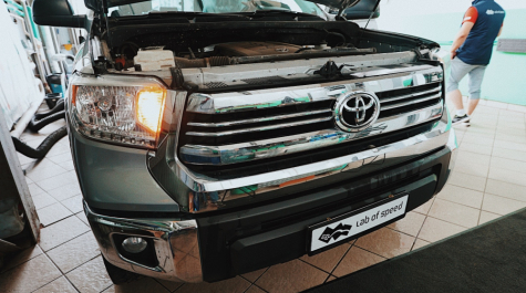 Toyota Tundra 5.7i 381 л.с.