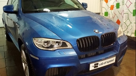  Чип-тюнинг с отключением и удалением катализаторов на BMW X6M 4.4 555hp 2012 года выпуска с двигателем 